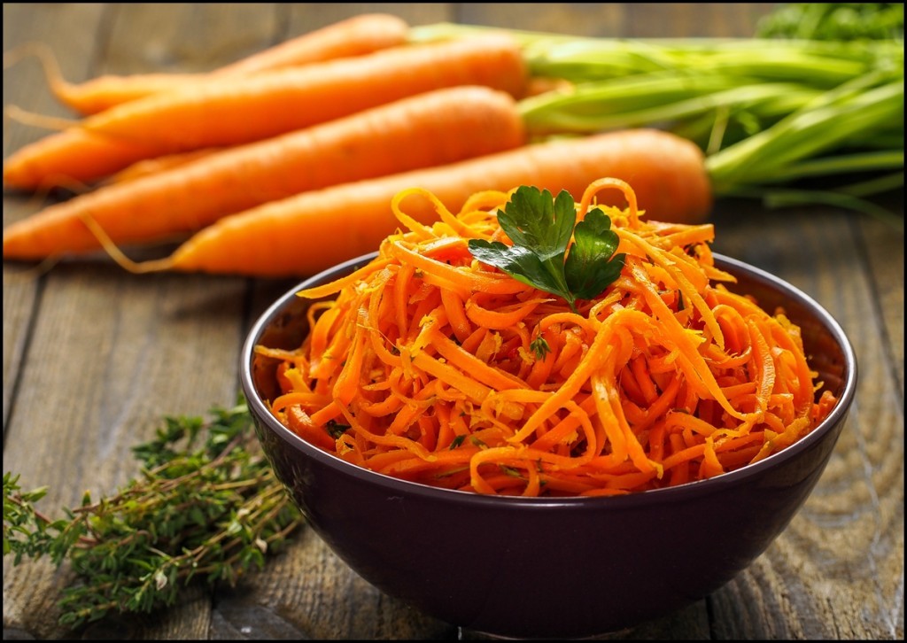 Delicious-and-spicy-carrot-spaghetti-with-ginger-garlic-chilli-and-lemon