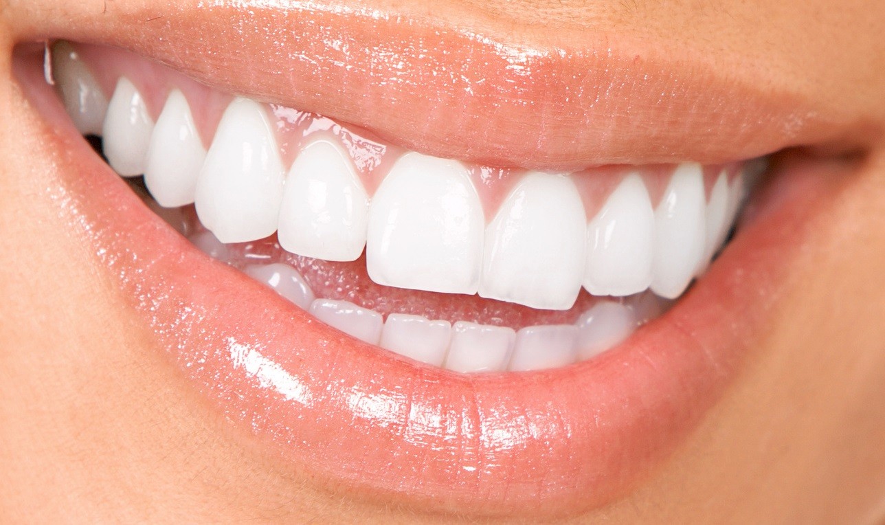 Top 7 Workable Tips To Help Whiten Your Teeth