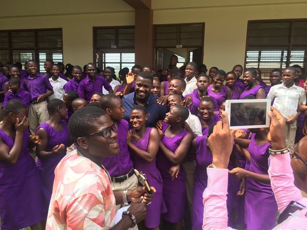 The Students Posing For Pictures With Dumelo